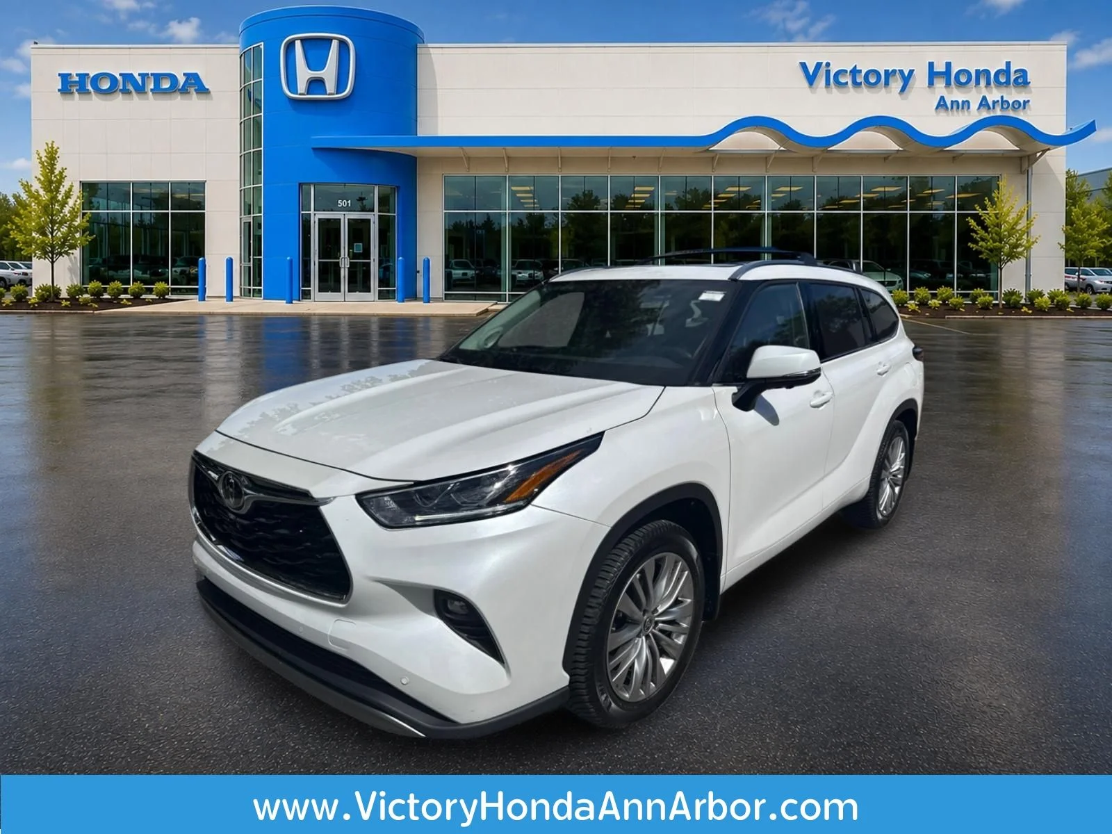 Used 2024 Pearl Toyota Platinum image 1