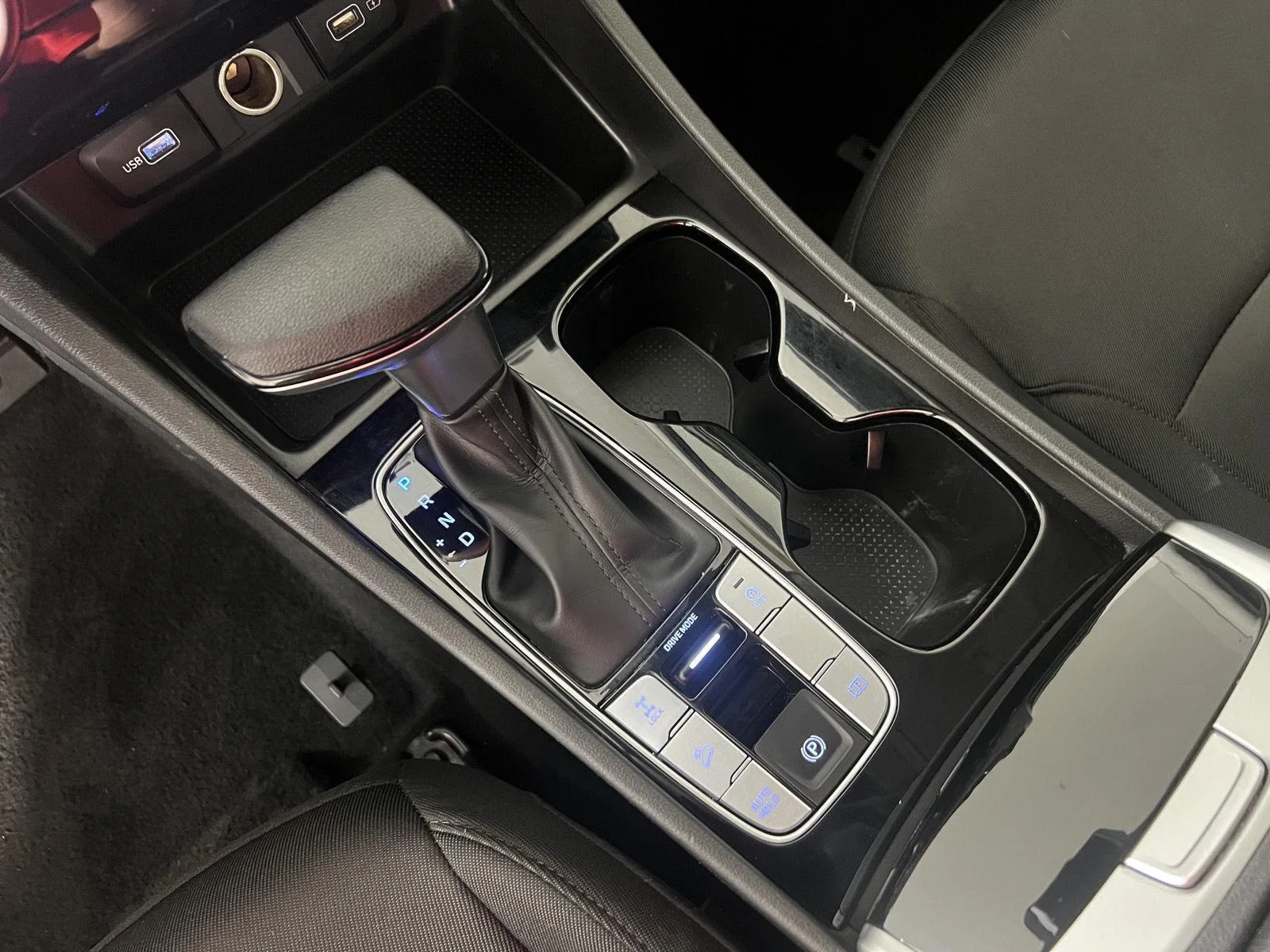 Used 2024  Hyundai SE image 8
