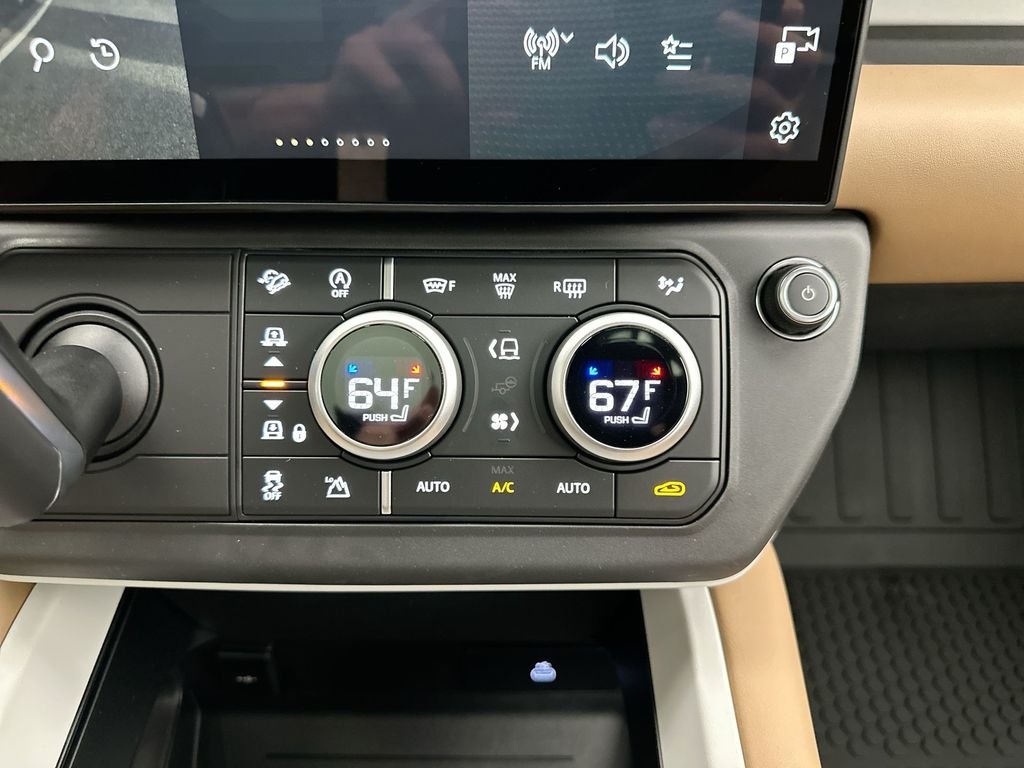 New 2026 Carpathian Grey Land Rover X-Dynamic SE image 13