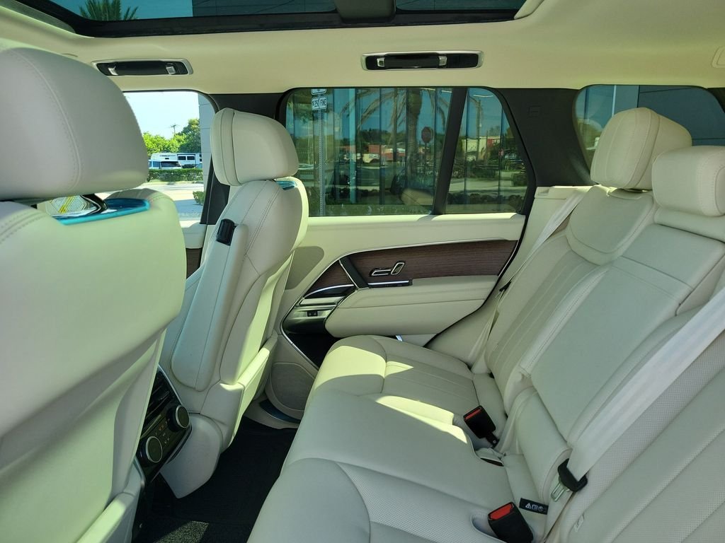 New 2026 Charente Grey LAND ROVER SE image 16