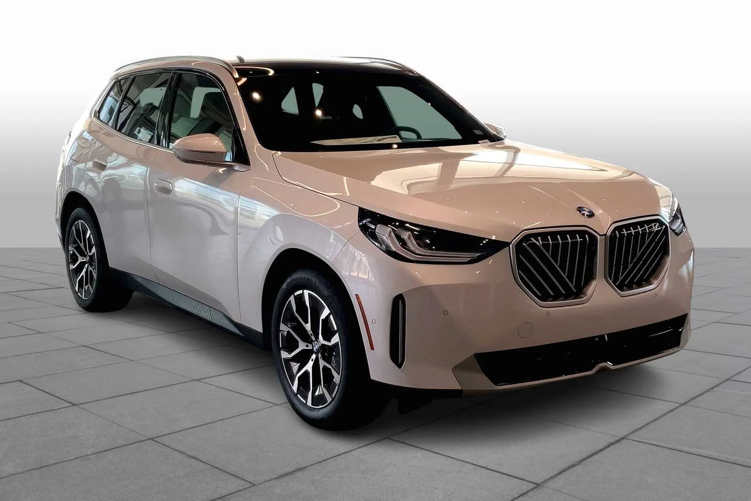 New 2026 Mineral White Metallic BMW 30 xDrive image 2