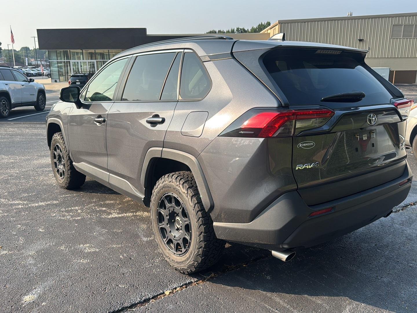 Used 2020 Magnetic Gray Metallic Toyota XLE image 5