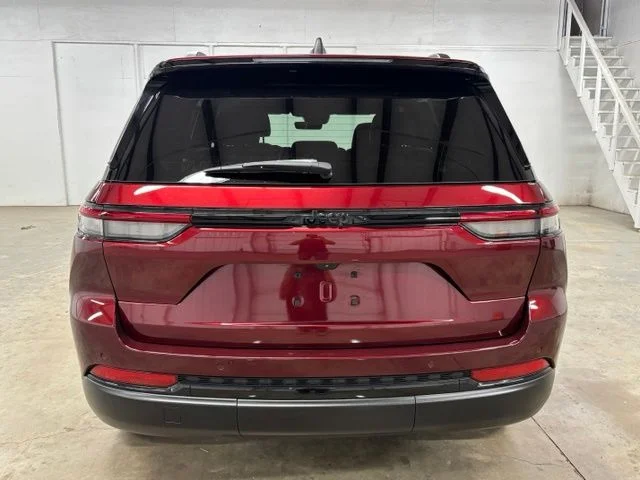 Used 2025 Red Jeep Altitude X image 6