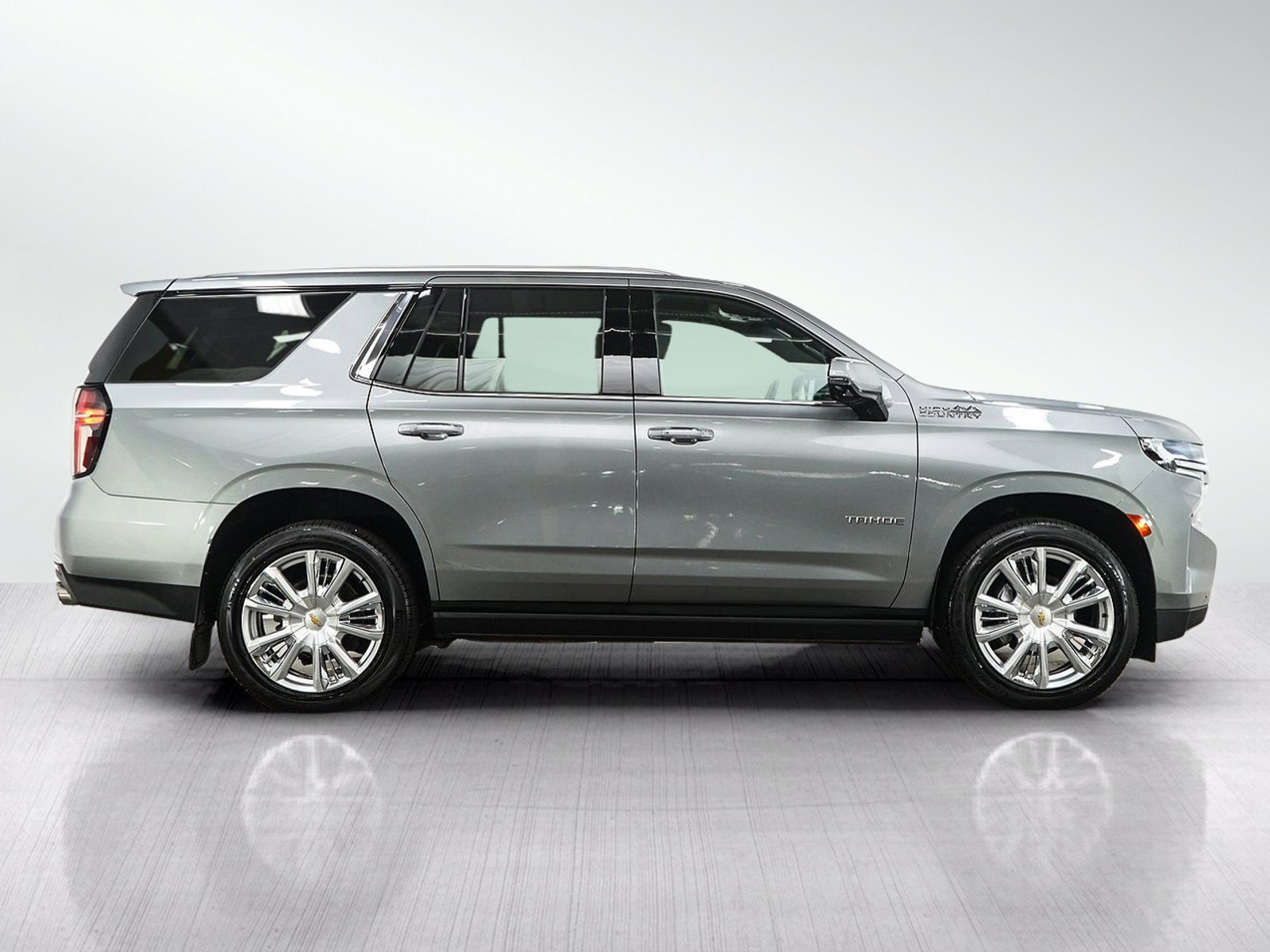 Used 2023 Sterling Grey Metallic Chevrolet 4WD 4dr High Country image 7
