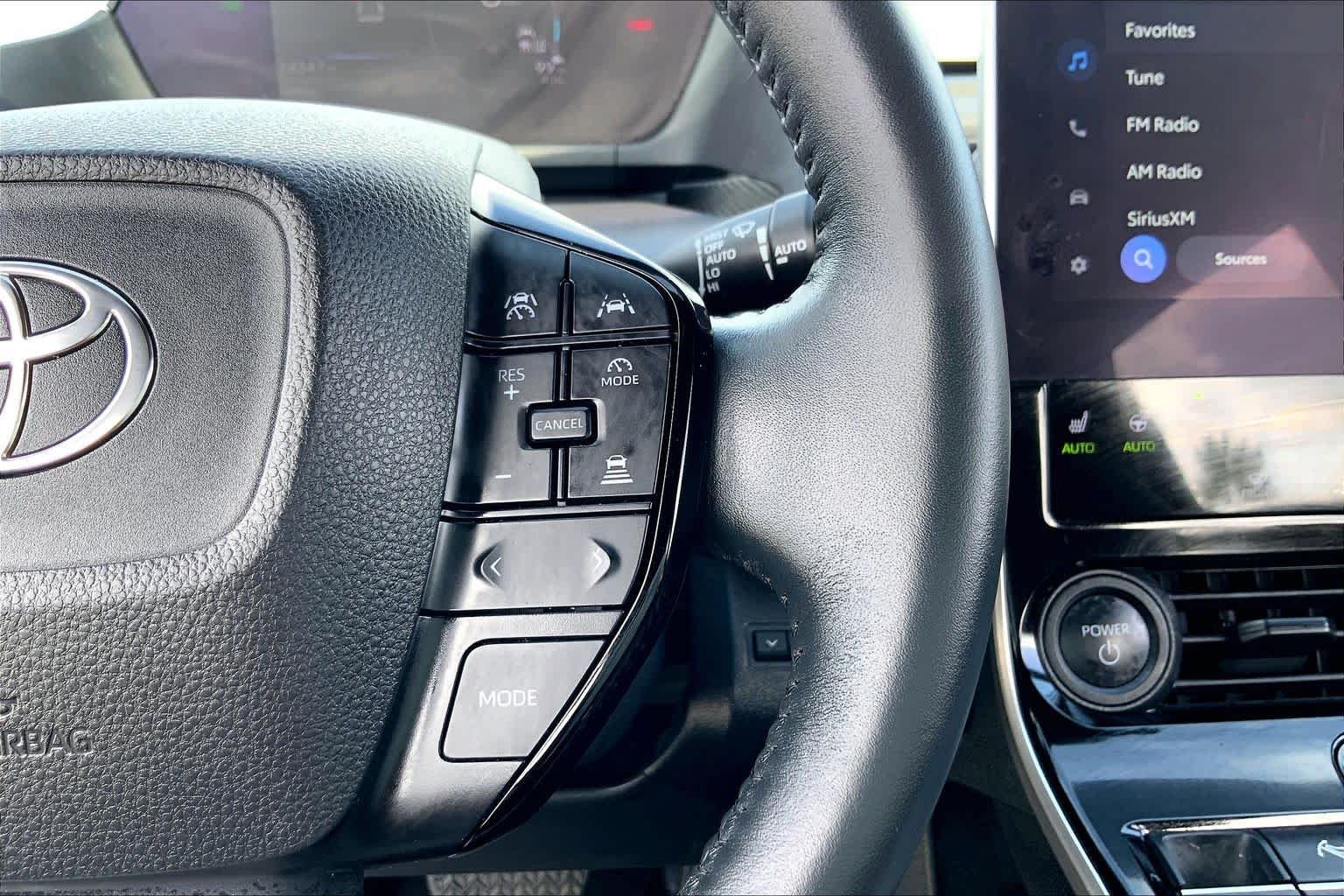 Used 2025 Wind Chill Pearl Toyota XLE image 23
