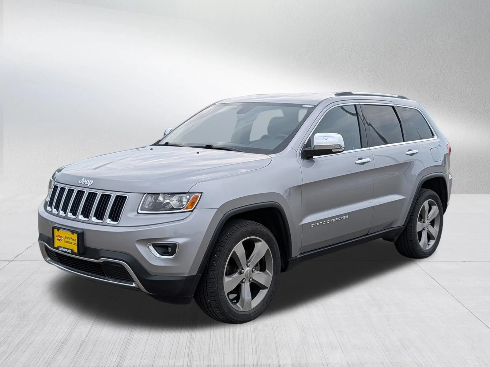 Used 2014 Billet Silver Metallic Clearcoat Jeep Limited image 3
