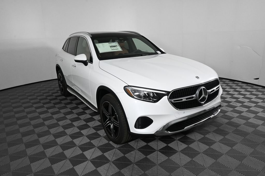 New 2026 MANUFAKTUR Moonlight White Metallic Mercedes-Benz GLC 300 image 24