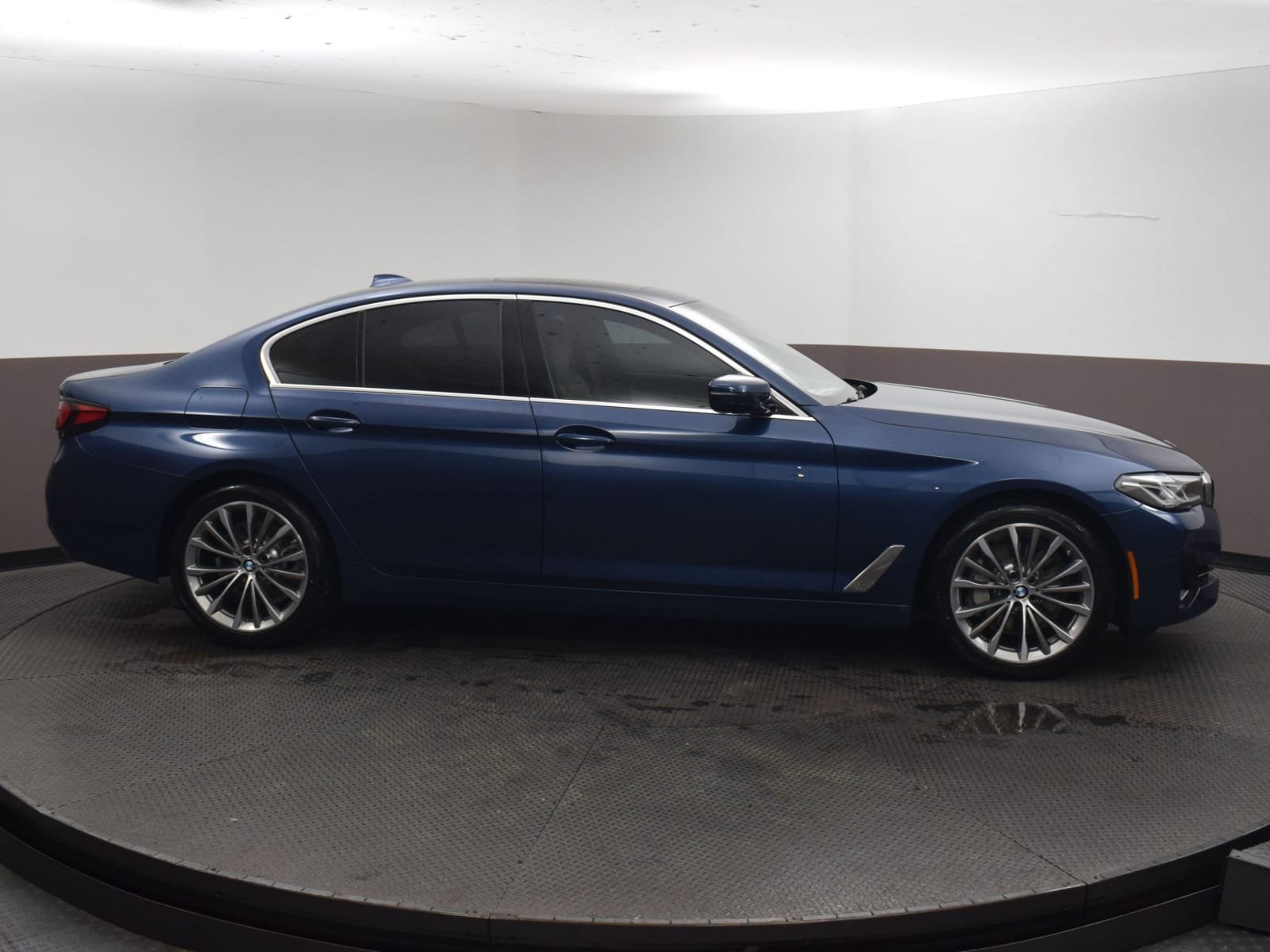 Used 2023 Phytonic Blue Metallic BMW 530i image 2