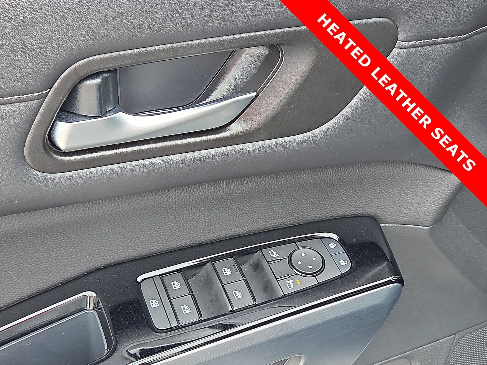 Used 2025 Brilliant Silver Metallic Nissan SL image 15