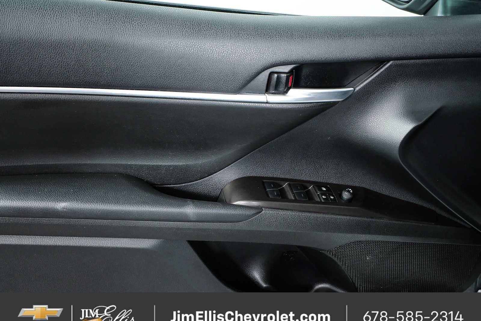 2024 Toyota Camry SE - Photo 6
