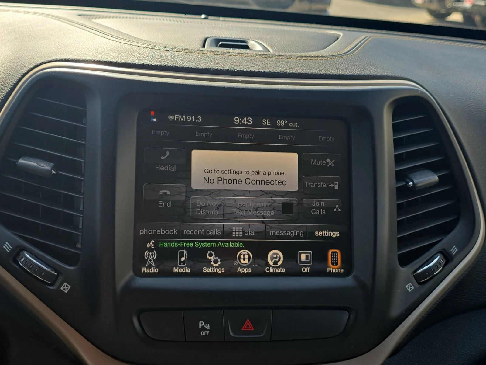 Used 2016 Brilliant Black Crystal Pearlcoat Jeep Latitude image 15