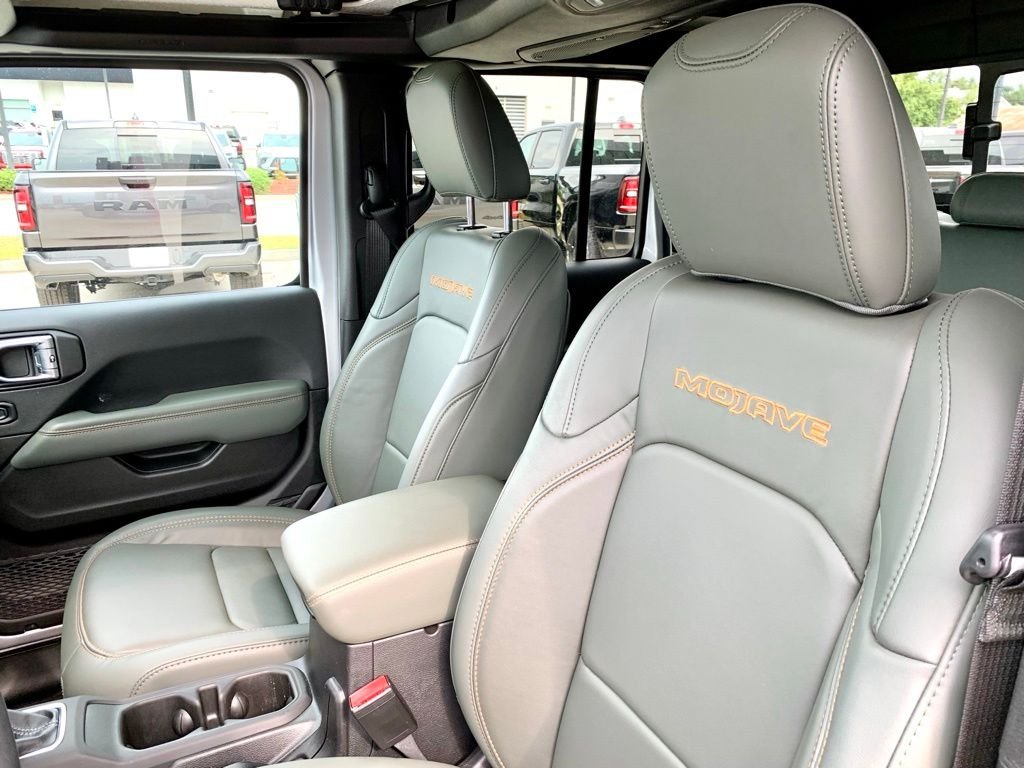 Used 2024 Silver Jeep Mojave image 15