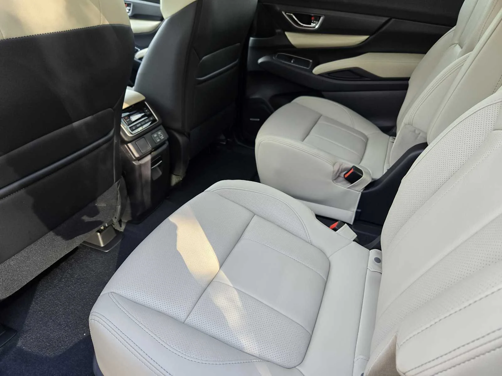 2026 Subaru Ascent Limited - Photo 23