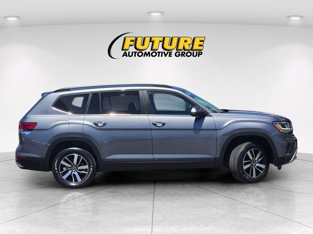 Used 2023 Gray Volkswagen 2.0T SE image 3