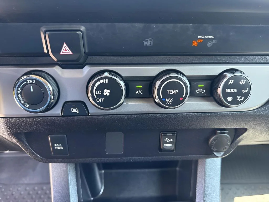 Used 2019 White Toyota SR image 17