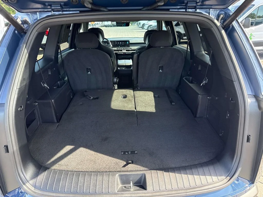Used 2027 Black Kia S image 26