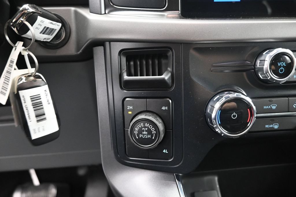 New 2026 Oxford White Ford XLT image 17