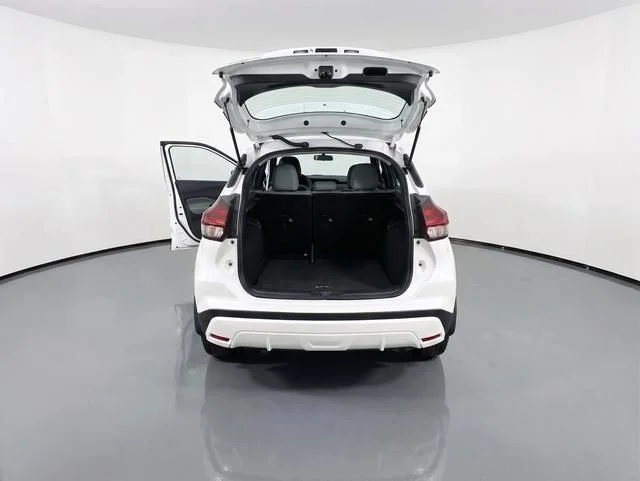 Used 2024 White Nissan SR image 22