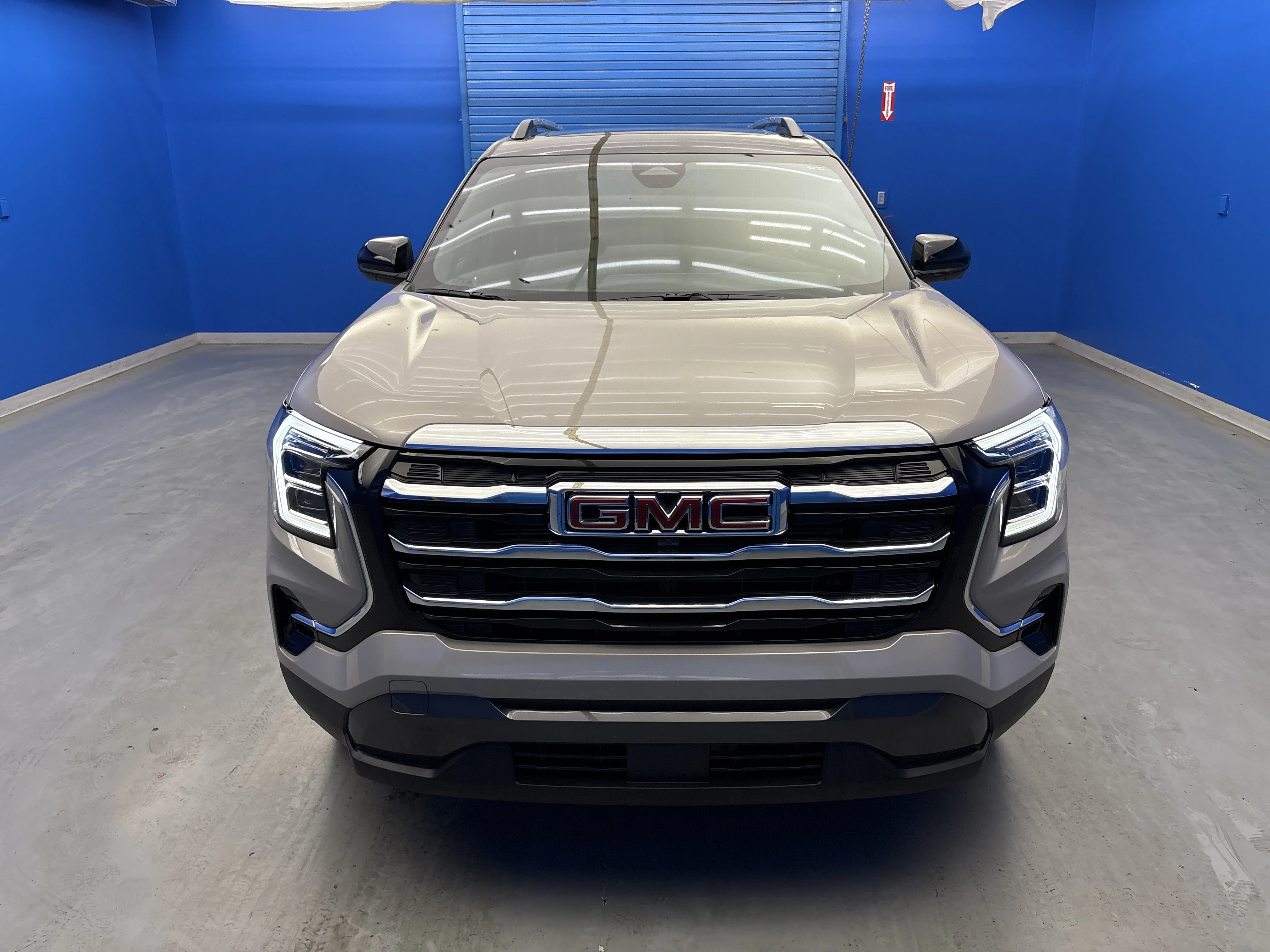Used 2025 Riverstone Metallic GMC AWD Elevation image 3
