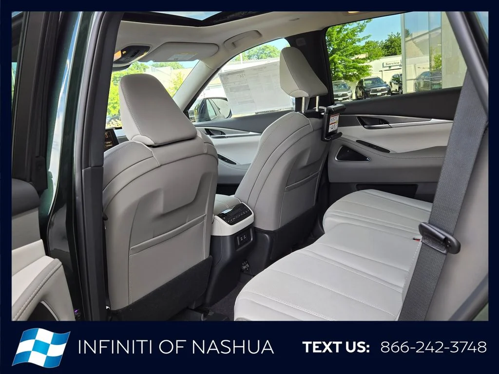 New 2027 DEEP EMERALD INFINITI Luxe AWD image 21