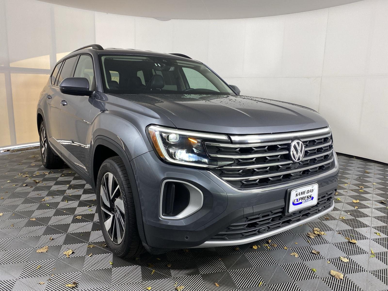Used 2025  Volkswagen 2.0T SE w/Technology image 18