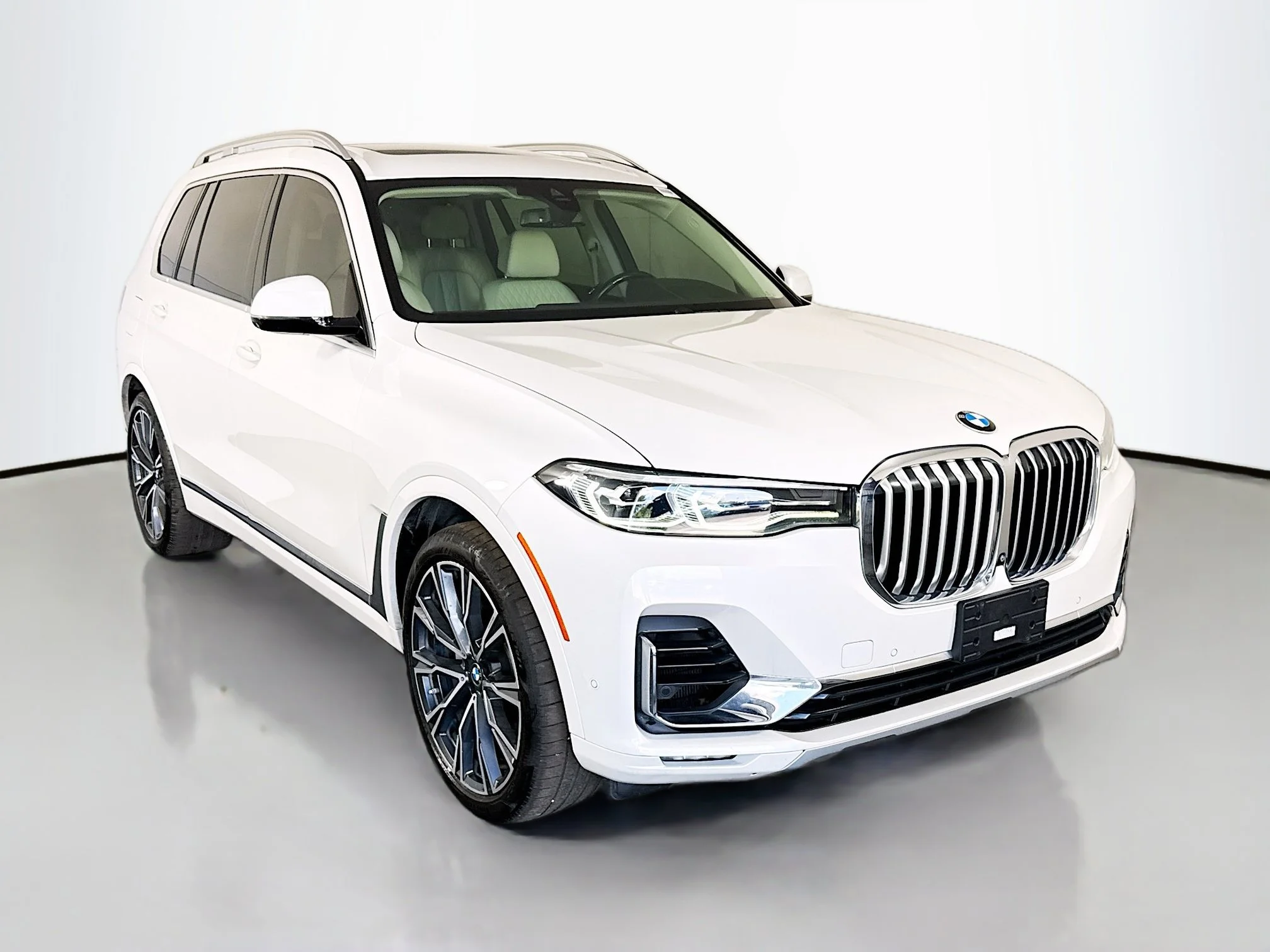 Used 2020 Mineral White Metallic BMW xDrive40i image 1