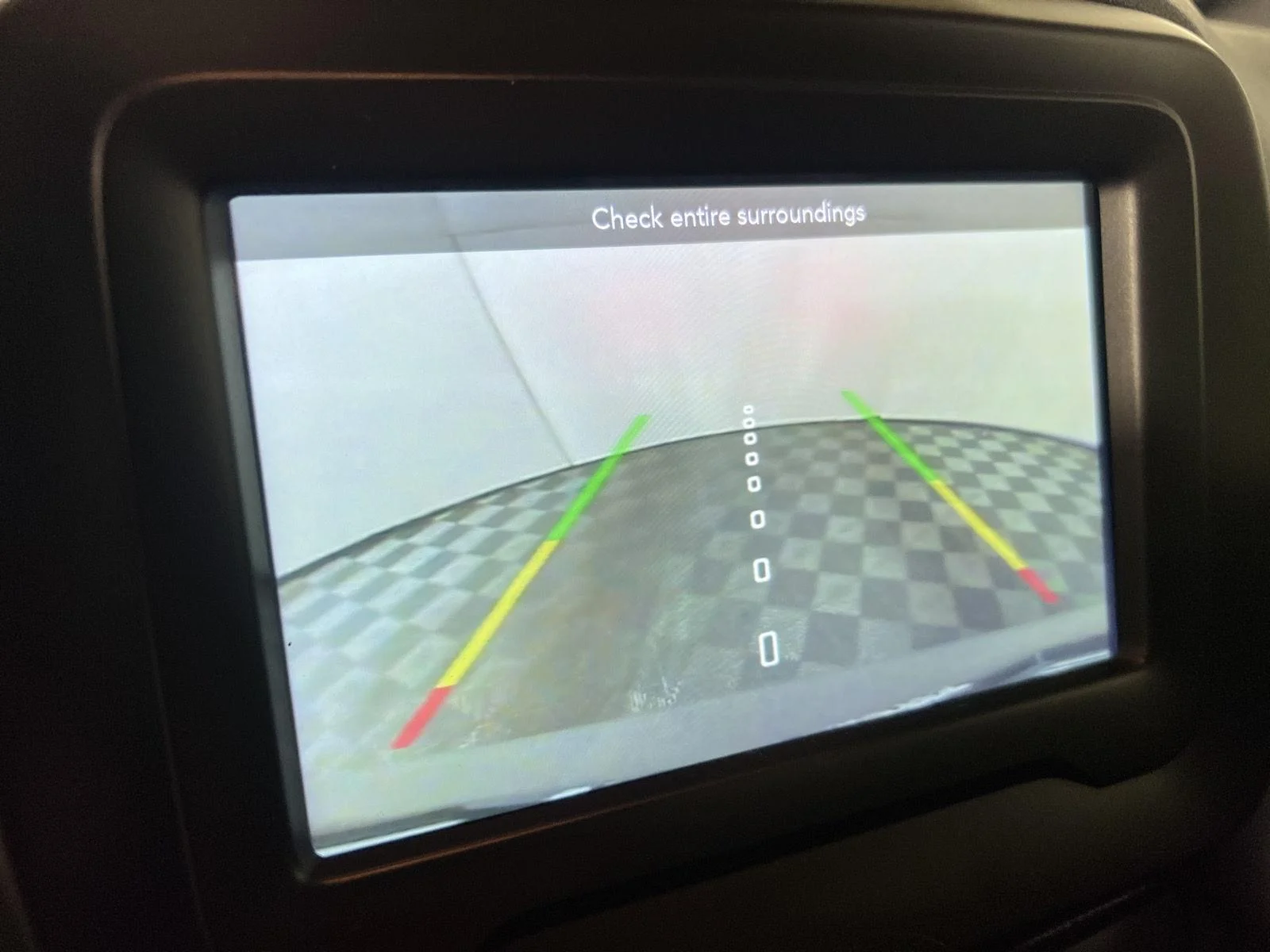 Used 2021  Jeep Latitude image 9