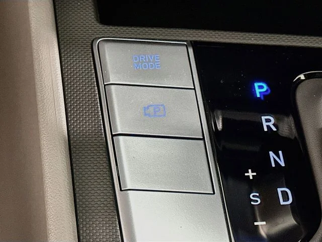 New 2026 Hyundai ELANTRA SE