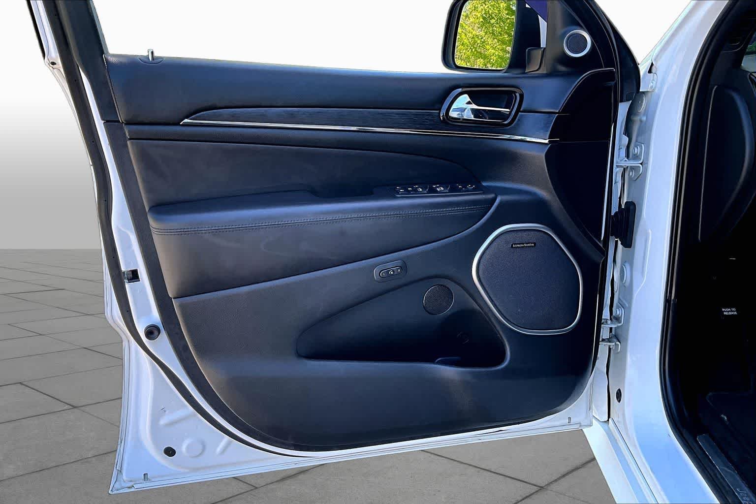 Used 2019 Bright White Clearcoat Jeep High Altitude image 22
