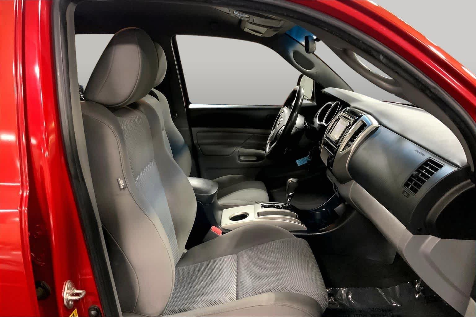 Used 2015 Barcelona Red Metallic Toyota  image 9