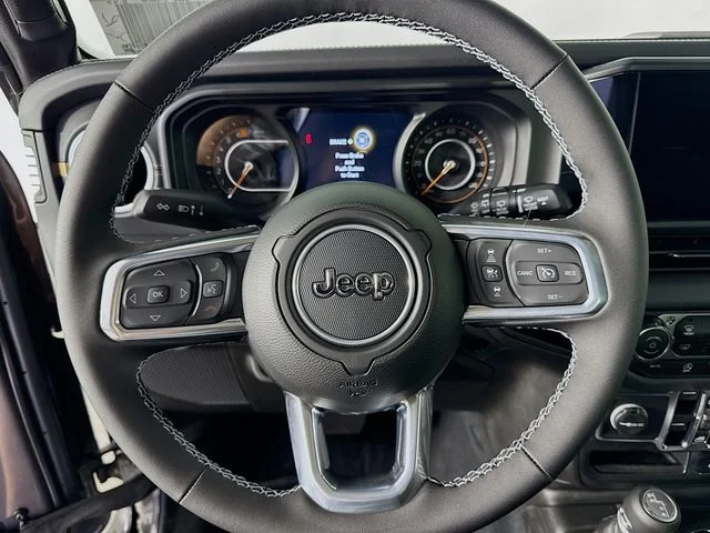 2025 Jeep Wrangler 4-Door Sahara - Photo 11