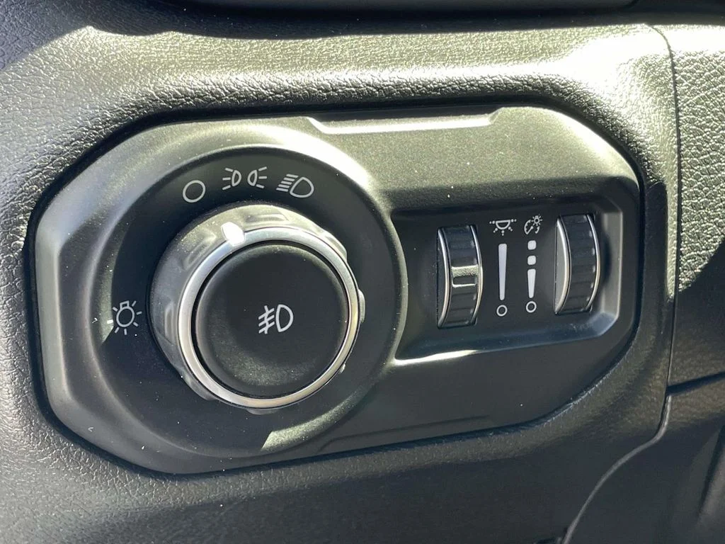 Used 2021 Bright White Clearcoat Jeep Sport image 5