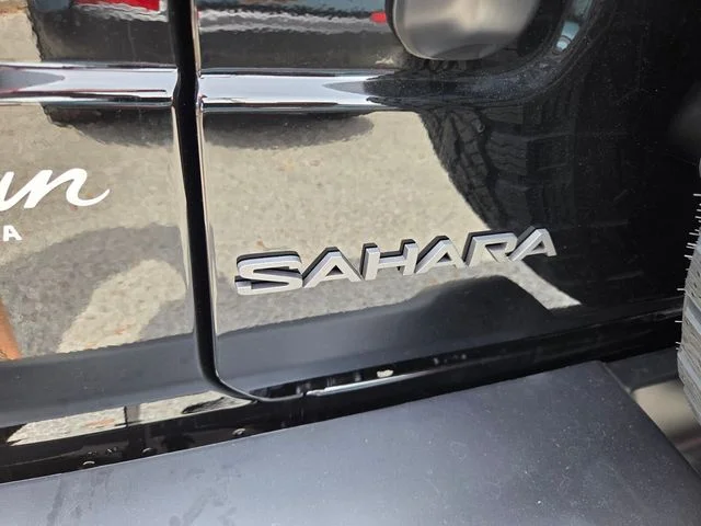 New 2026 Black Clear-Coat Exterior Paint Jeep Sahara image 12