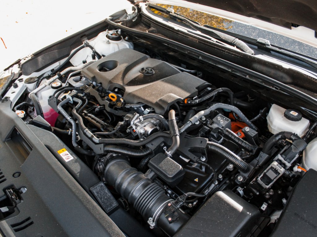 Used 2025 Wind Chill Pearl Toyota XSE image 28
