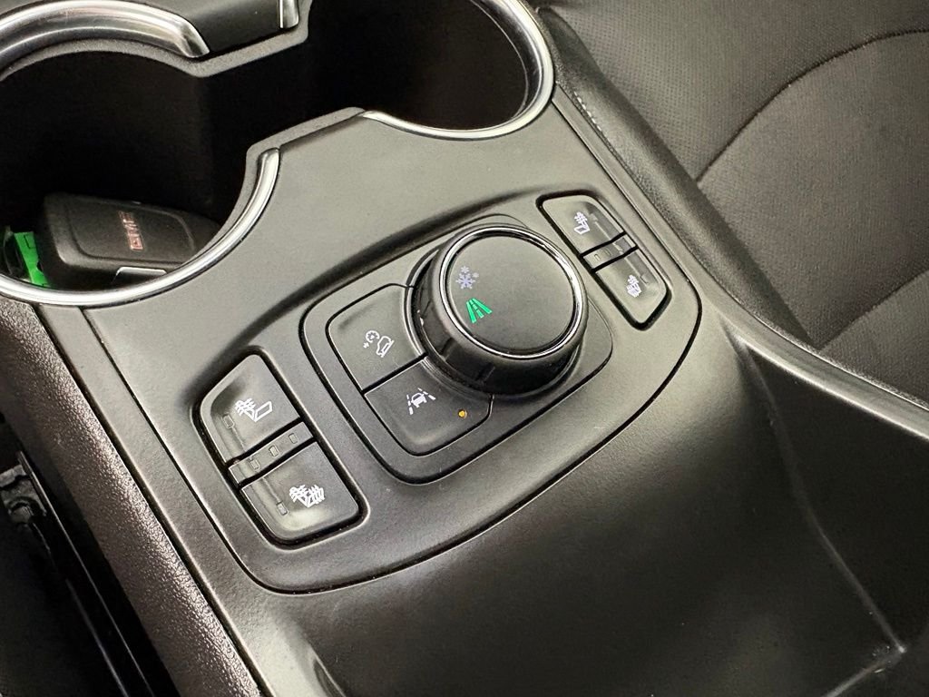 Used 2024 White GMC SLT image 33