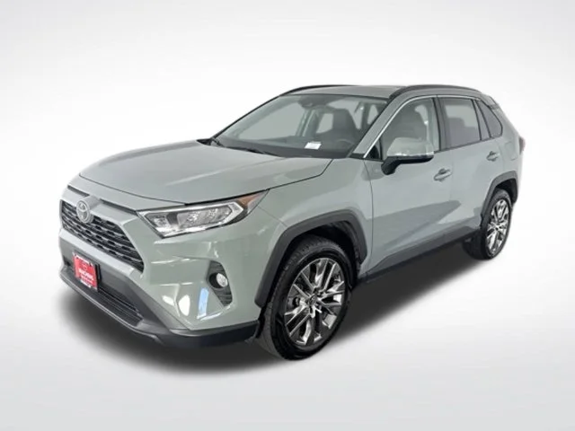 Used 2020 Gray Toyota XLE Premium image 5