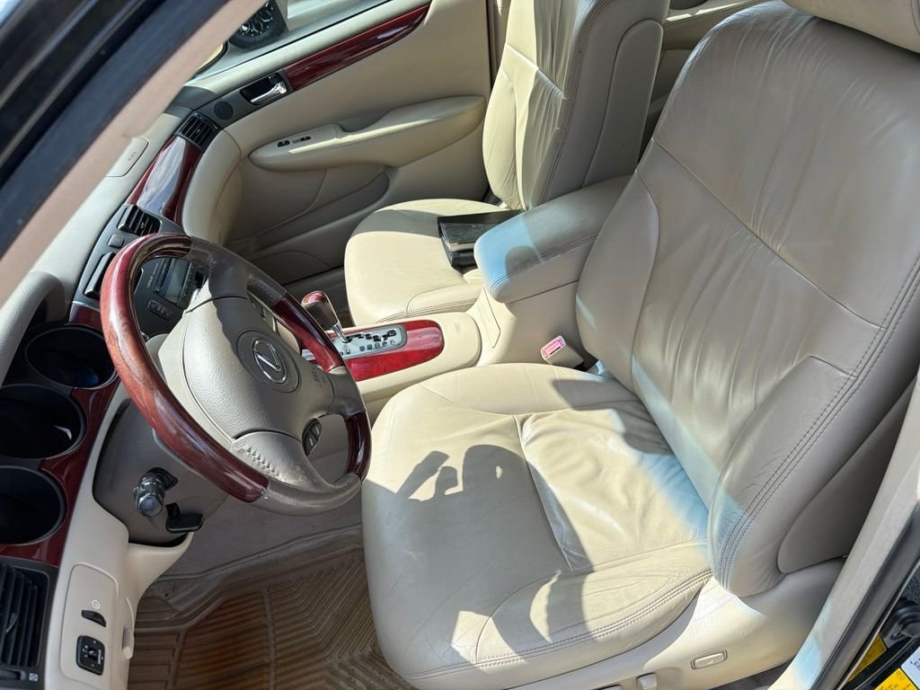 Used 2002 Black Lexus 300 image 2
