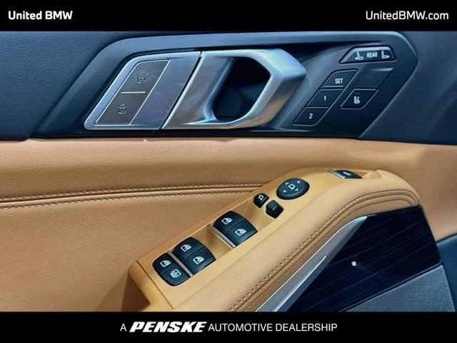 New 2027 Brooklyn Grey Metallic BMW X7 40i image 10