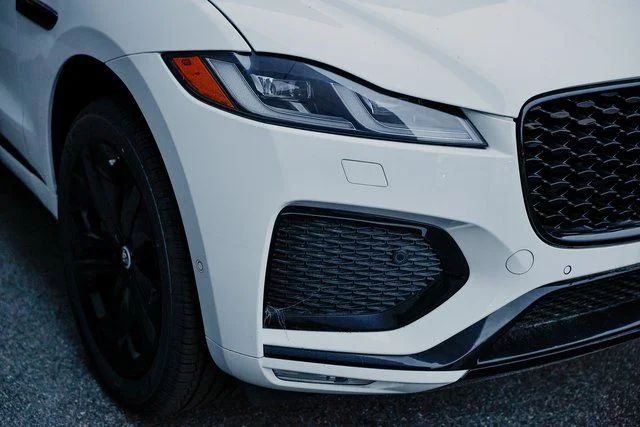 2026 Jaguar F-Pace R-Dynamic S - Photo 7