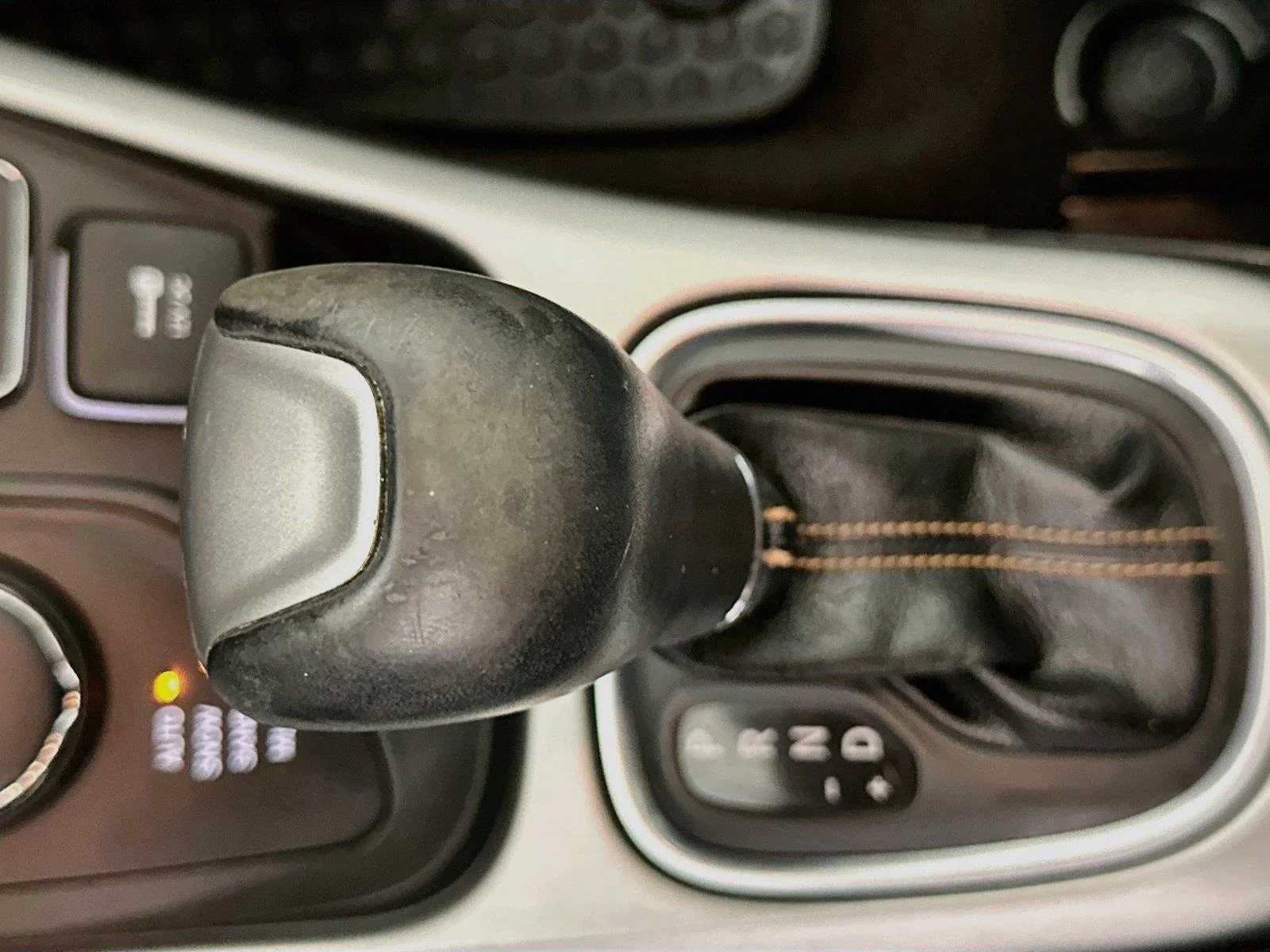 Used 2019 Redline Pearlcoat Jeep Latitude image 15