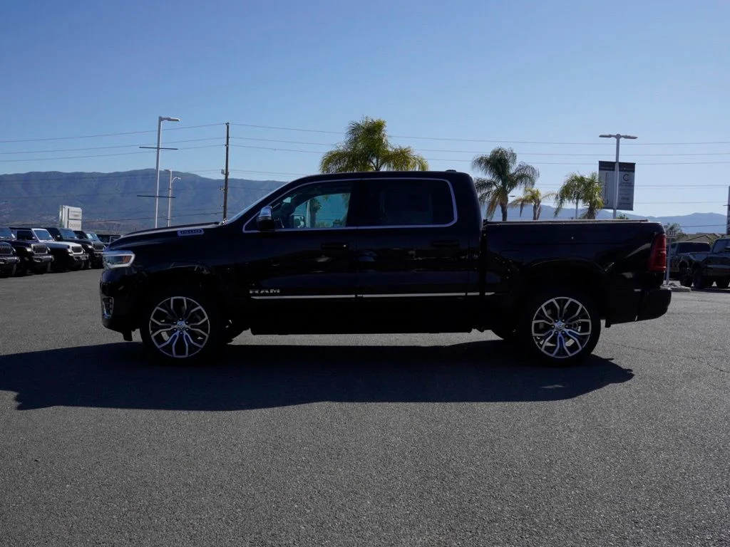 New 2026 Diamond Black Crystal Pearl-Coat Exterior Paint RAM Tungsten image 7