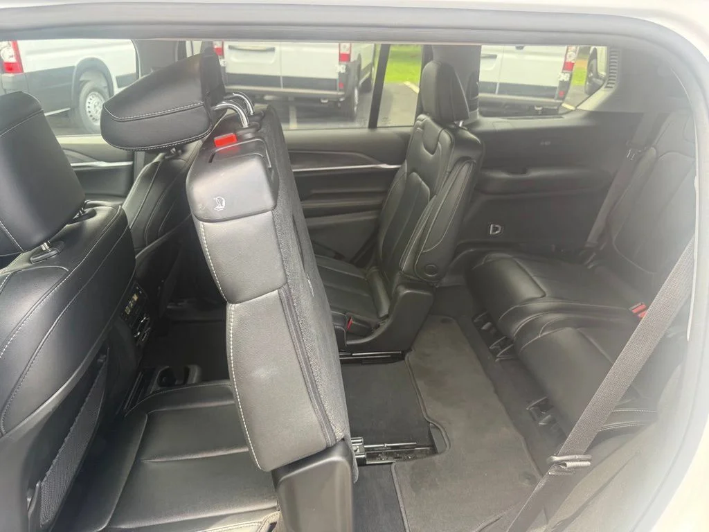 Used 2023 White Jeep Limited image 32
