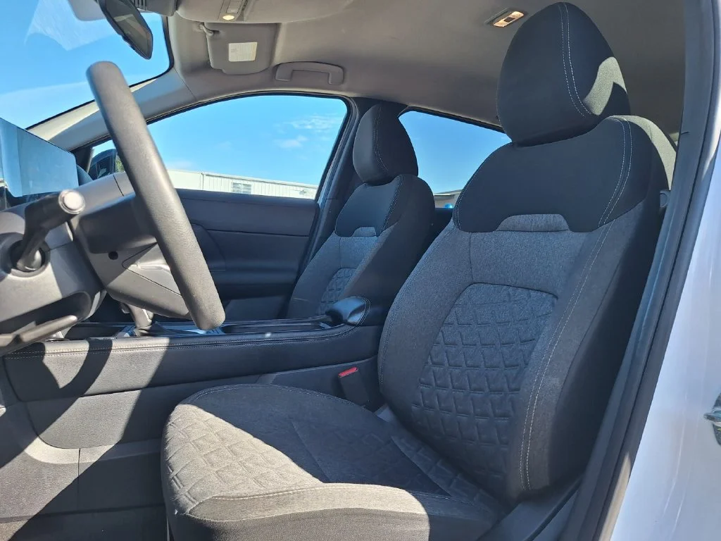Used 2025 White Nissan SV image 21