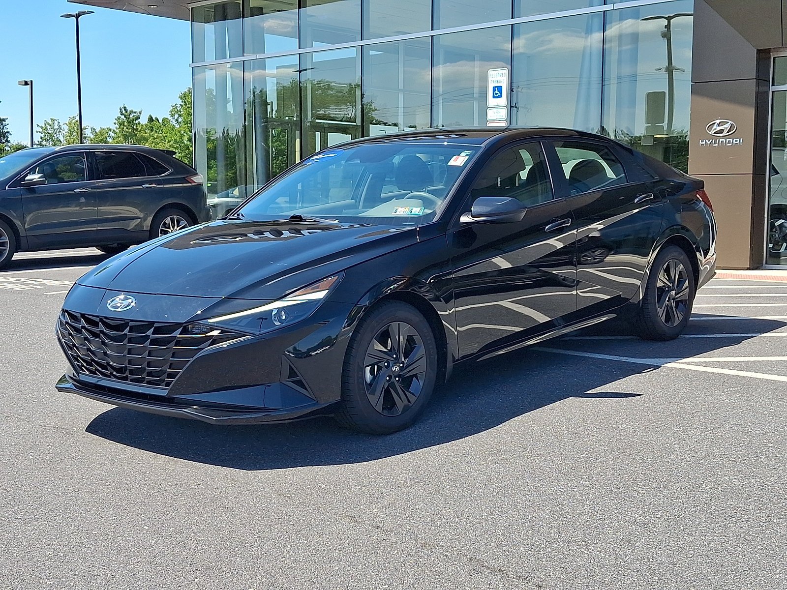 Certified Used 2023 Phantom Black Hyundai SEL image 3