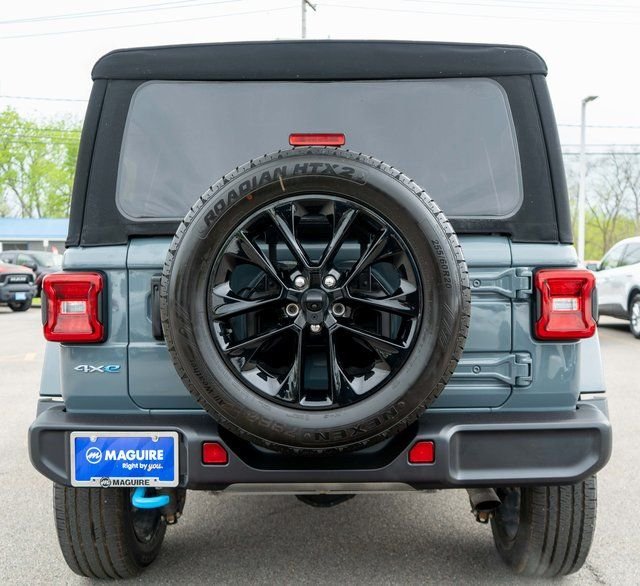 Used 2024 Gray Jeep Sahara 4xe image 7