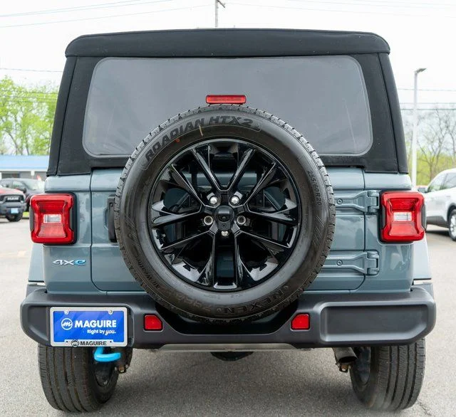 Used 2024 Gray Jeep Sahara 4xe image 7