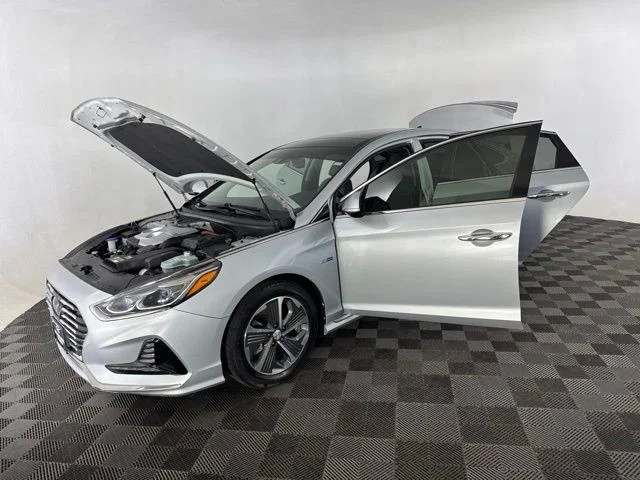Used 2019 Silver Hyundai Limited image 12