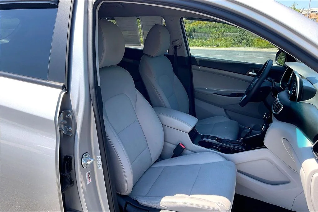 Used 2020 Silver Hyundai Value image 6