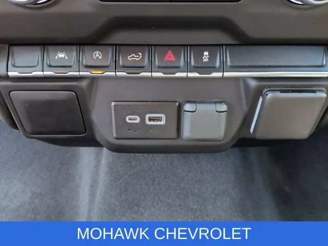 Used 2022 BLACK Chevrolet Custom image 35