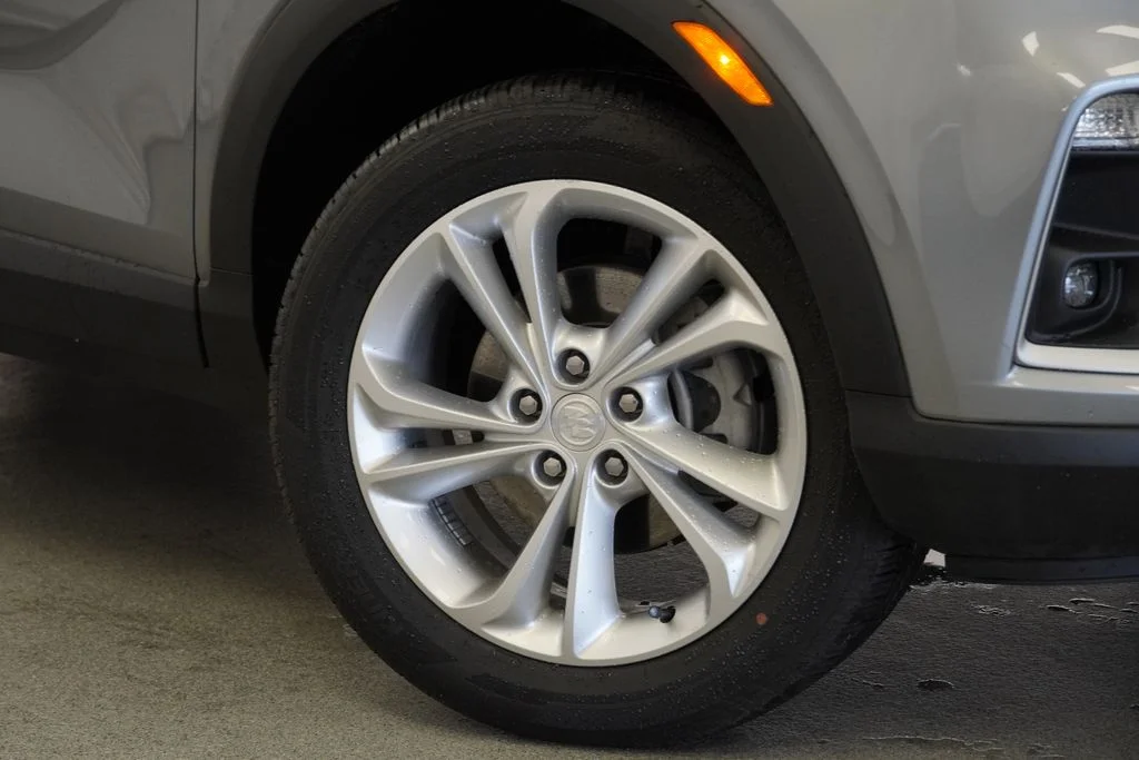 Used 2023 Gray Buick Preferred image 9